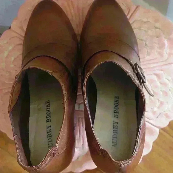 Audrey Brooke booties - Picture 5 of 5